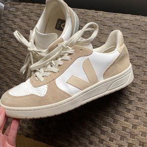 Veja sable saharas size 10(41)